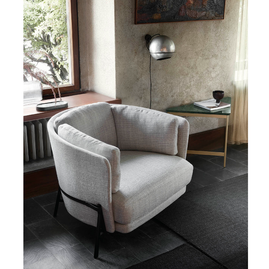 Triangular Side Table | Arflex .Capilano | italianfurniture.com