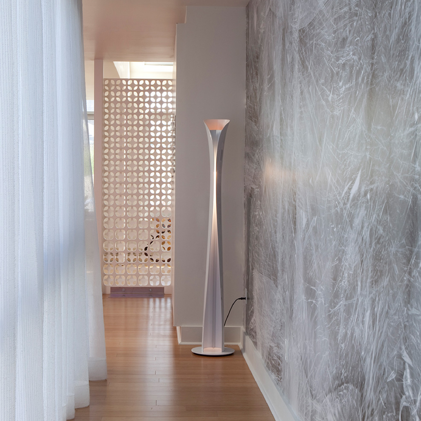 Curved Aluminum Floor Lamp | Artemide Cadmo | Italianfurniture.com