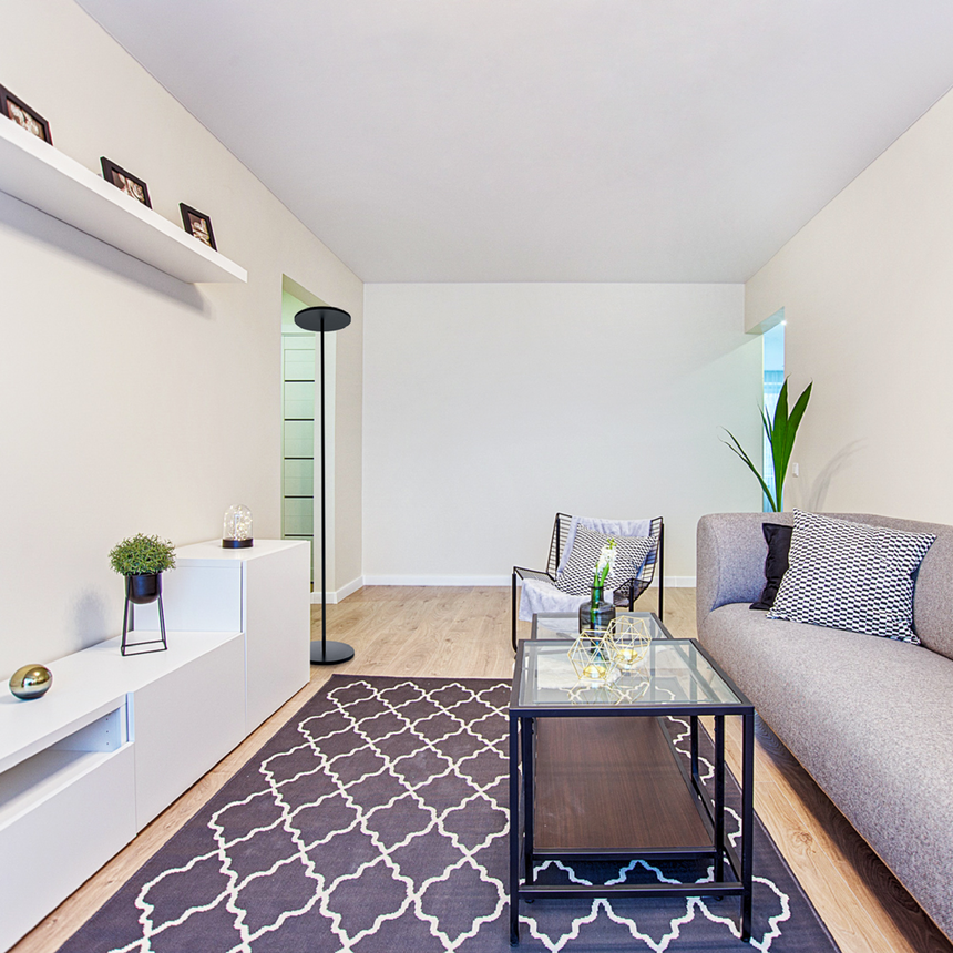 Aluminum Disc Floor Lamp | Artemide Athena | Italianfurniture.com