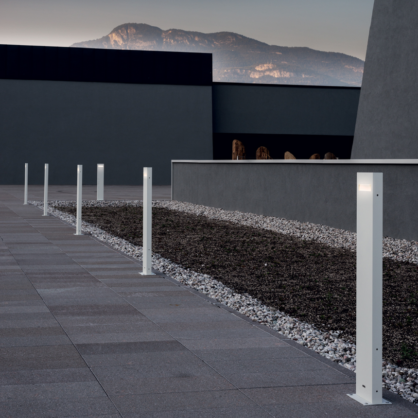 White Aluminum Outdoor Floor Lamp | Artemide Nuda | Italianfurniture.com