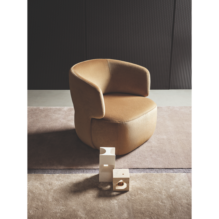 Upholstered Chunky Lounge Chair | Bonaldo Doge | Italianfurniture.com