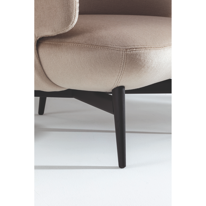 Wooden Base Chunky Lounge Chair | Bonaldo Doge | Italianfurniture.com