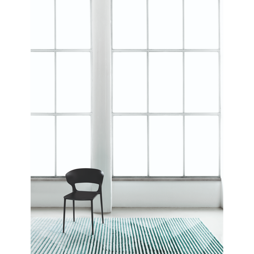 Ergonomic Stackable Outdoor Dining Chair | Desalto Koki | Italianfurniture.com