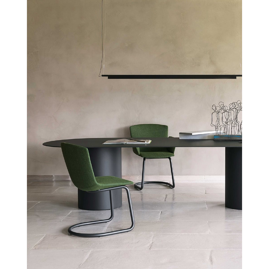 Cylindrical Base Dining Table | Desalto MM8 | Italianfurniture.com