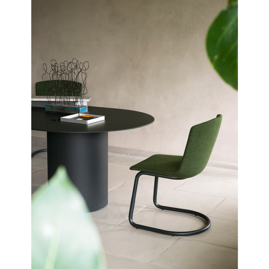 Cylindrical Base Dining Table | Desalto MM8 | Italianfurniture.com