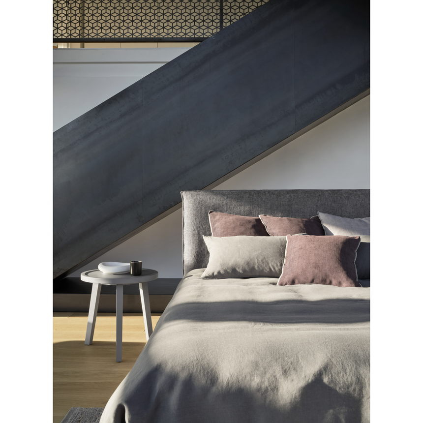 Three-legged Round Side Table | Gervasoni Gray | ItalianFurniture.com