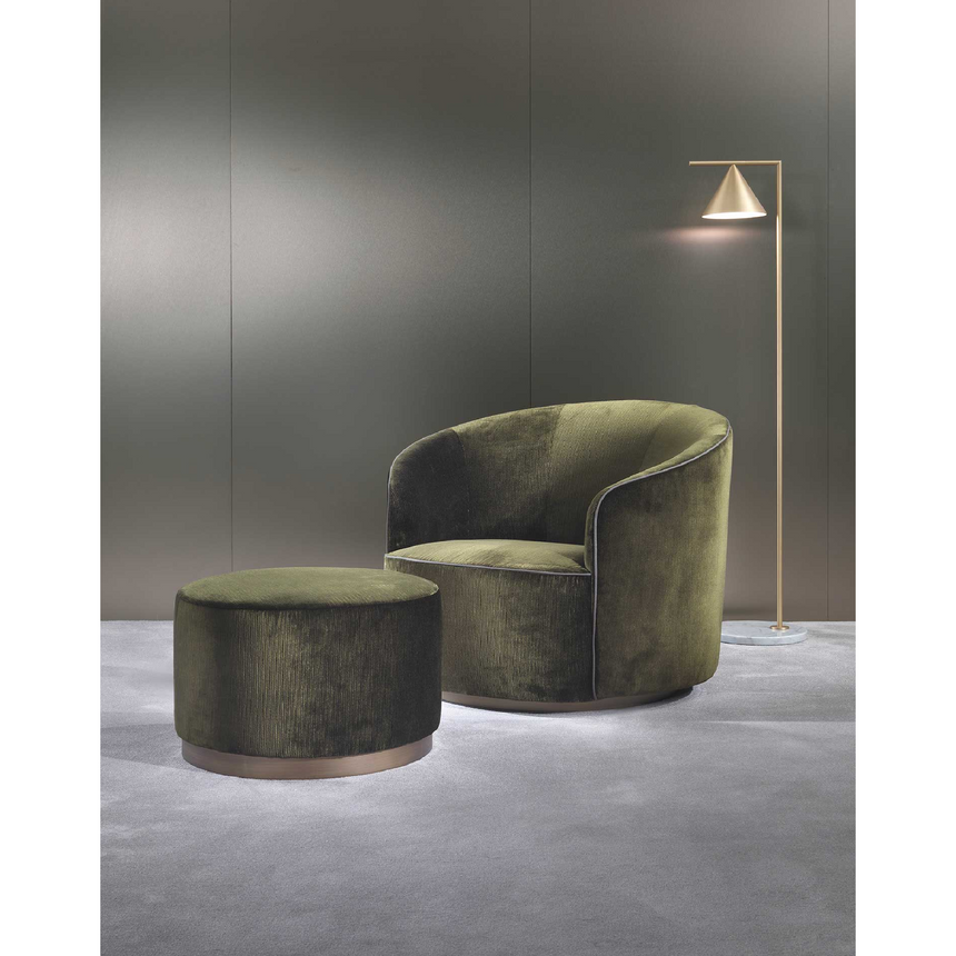 Upholstered Round Ottoman | Marelli Moon | Italianfurniture.com