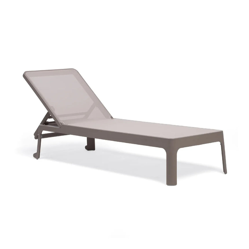 Stackable Fiberglass Outdoor Chaise Lounge | Nardi Plano