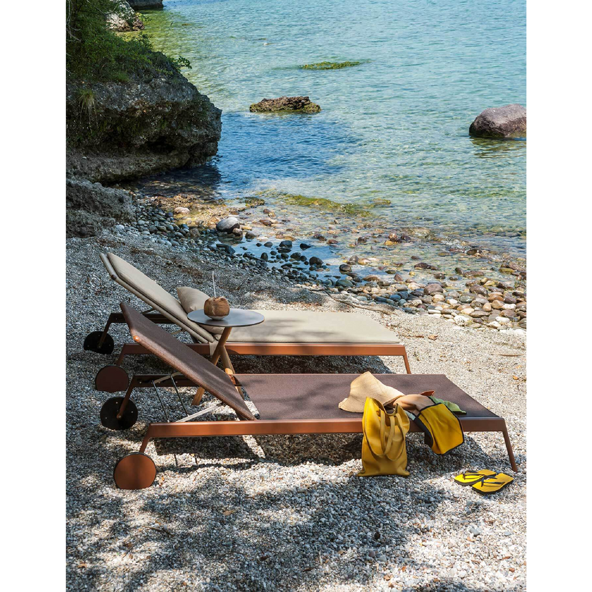 Painted Aluminum Stackable Sunlounger | Roda Piper | Italianfurniture.com