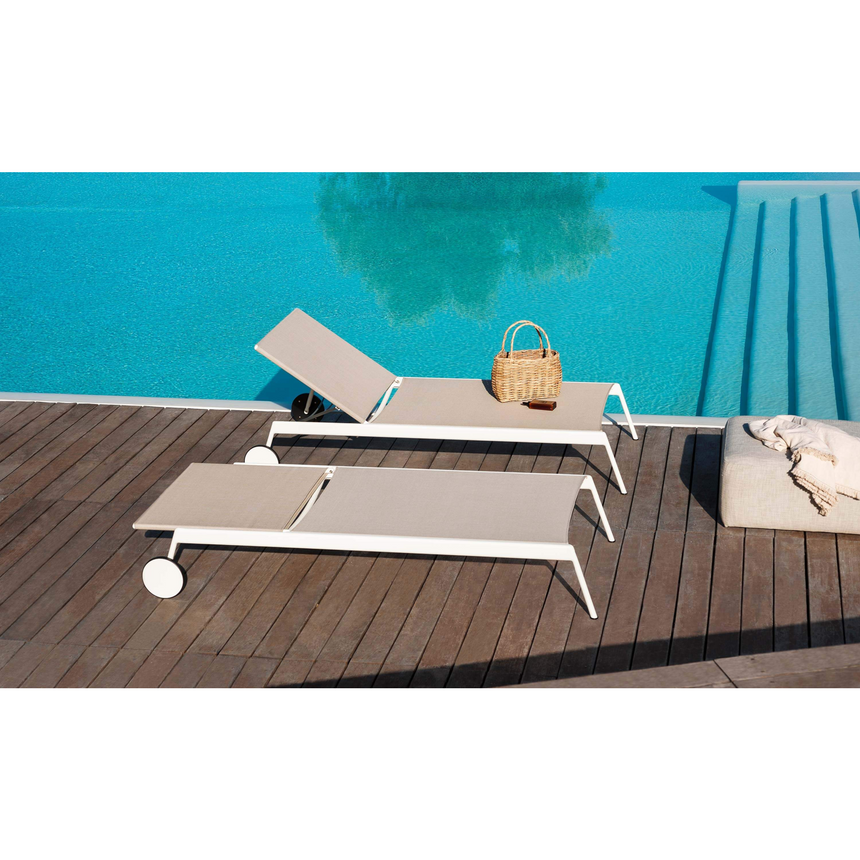 Painted Aluminum Stackable Sunlounger | Roda Piper | Italianfurniture.com