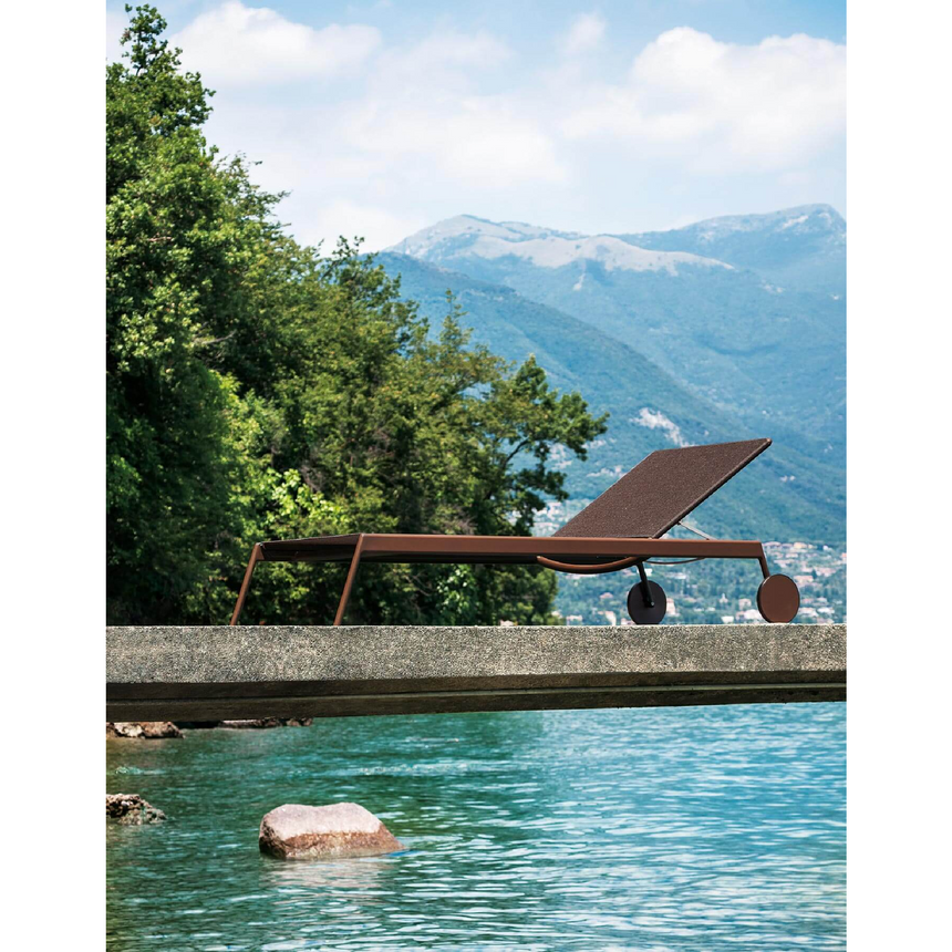 Painted Aluminum Stackable Sunlounger | Roda Piper | Italianfurniture.com