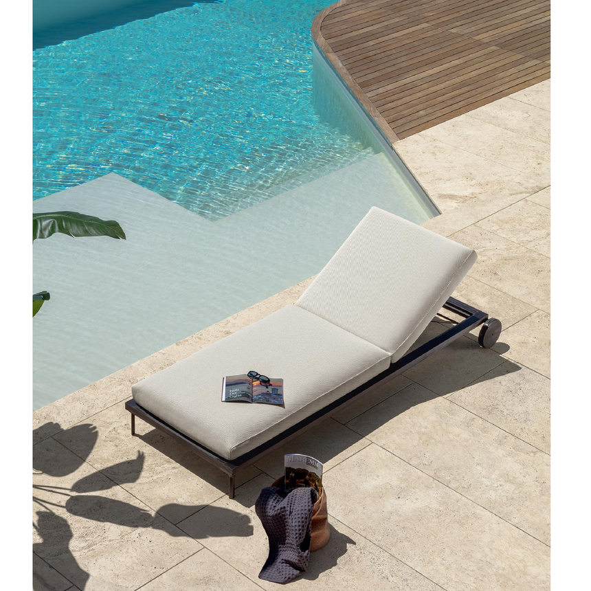 Wood Base Sun Lounger | Talenti CleoSoft | Italianfurniture.com