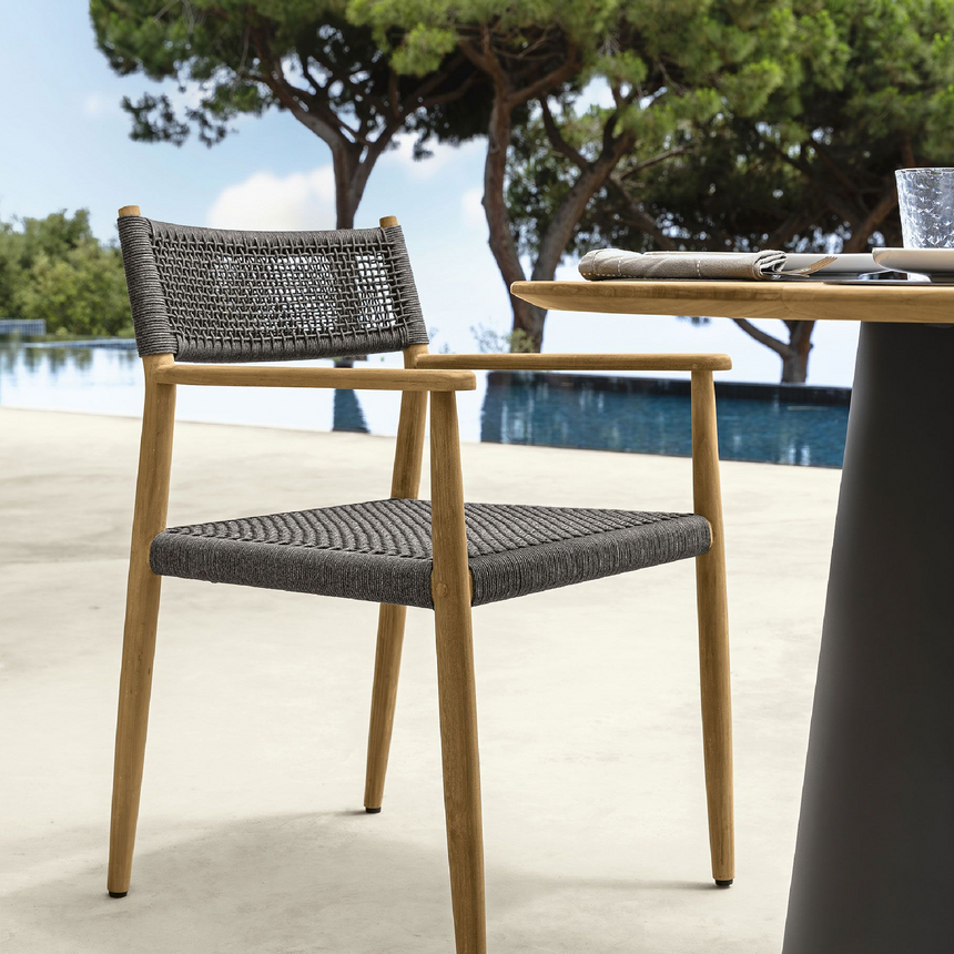 Round Teak Outdoor Dining Table | Talenti Dolcevita | Italianfurniture.com