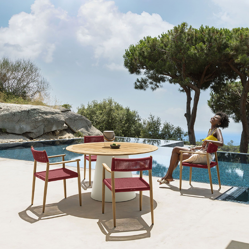 Round Teak Outdoor Dining Table | Talenti Dolcevita | Italianfurniture.com