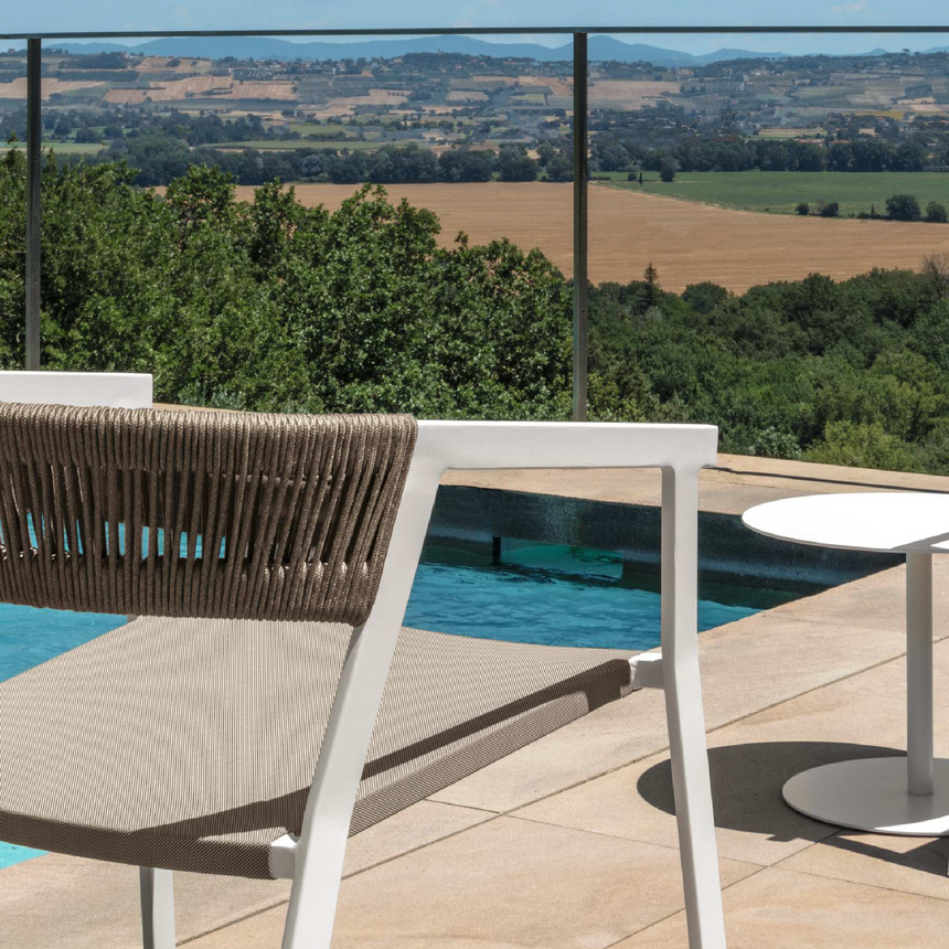 Round Pedestal Outdoor Coffee Table | Talenti Key | Italianfurniture.com