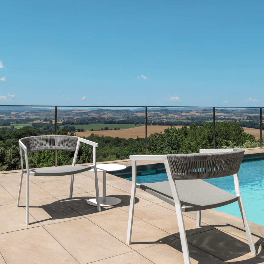 Round Pedestal Outdoor Coffee Table | Talenti Key | Italianfurniture.com