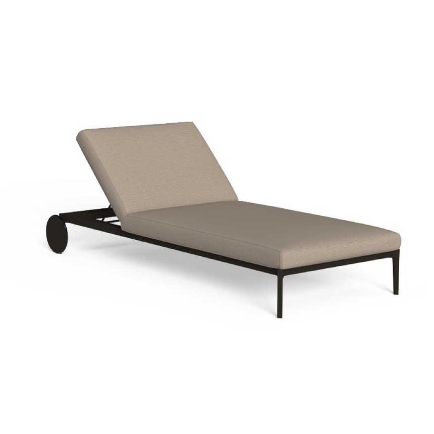 Aluminum Framed Sun Lounger | Talenti Leaf | Italianfurniture.com