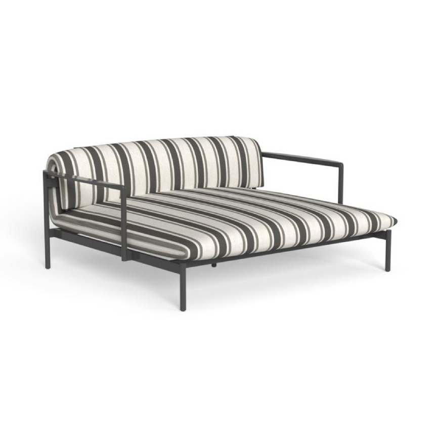 Striped Outdoor Lovebed | Talenti Nalu | Italianfurniture.com
