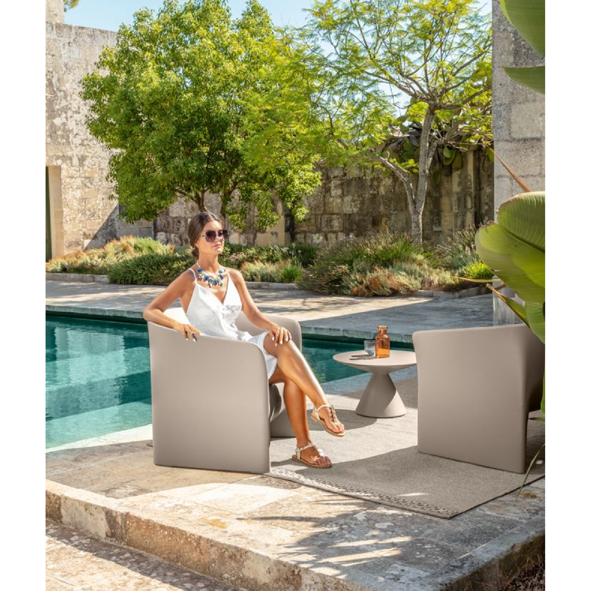 Molded Conical Outdoor Coffee Table | Talenti Reef | Italianfurniture.com