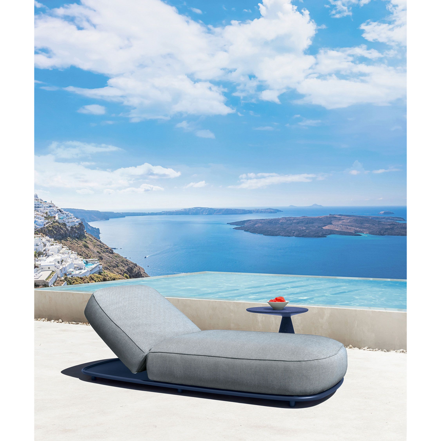 Cushioned Sun Lounger | Talenti Swipe | Italianfurniture.com