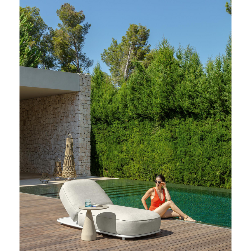 Cushioned Sun Lounger | Talenti Swipe | Italianfurniture.com