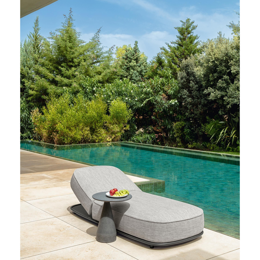 Cushioned Sun Lounger | Talenti Swipe | Italianfurniture.com