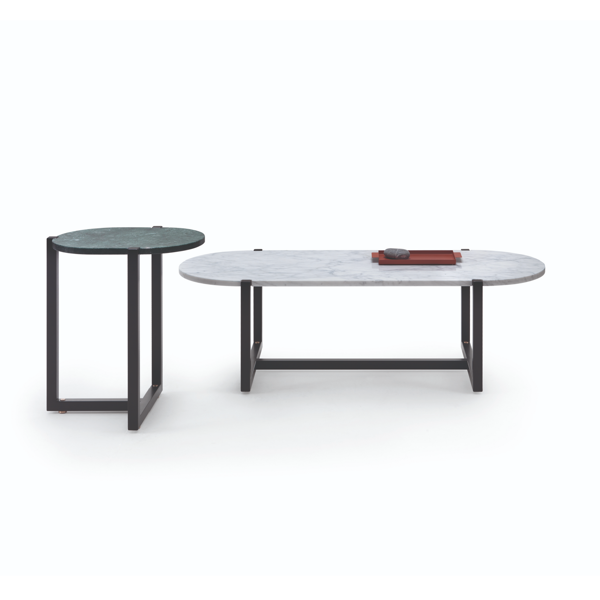 Oval Stone Side Table | Arflex Sigmund | Italianfurniture.com