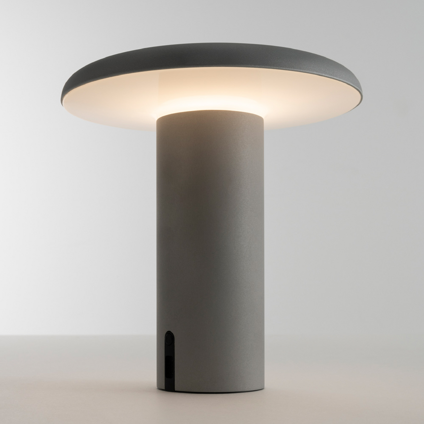 Flat-Top Portable Table Lamp | Artemide Takku | Italianfurniture.com