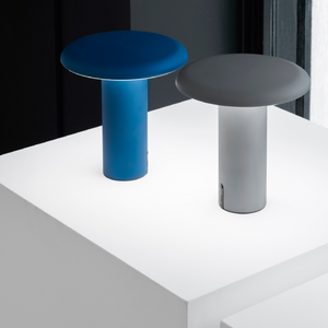 Flat-Top Portable Table Lamp | Artemide Takku | Italianfurniture.com