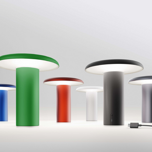 Flat-Top Portable Table Lamp | Artemide Takku | Italianfurniture.com