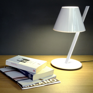 Tilted Stem Table Lamp | Artemide La Petite | Italianfurniture.com