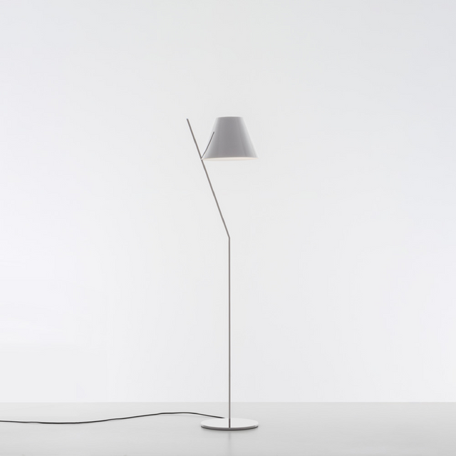 Tilted Stem Floor Lamp | Artemide La Petite | Italianfurniture.com