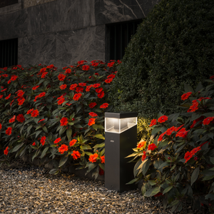 Extruded Aluminum Outdoor Floor Lamp | Artemide Tetragono | Italianfurniture.com