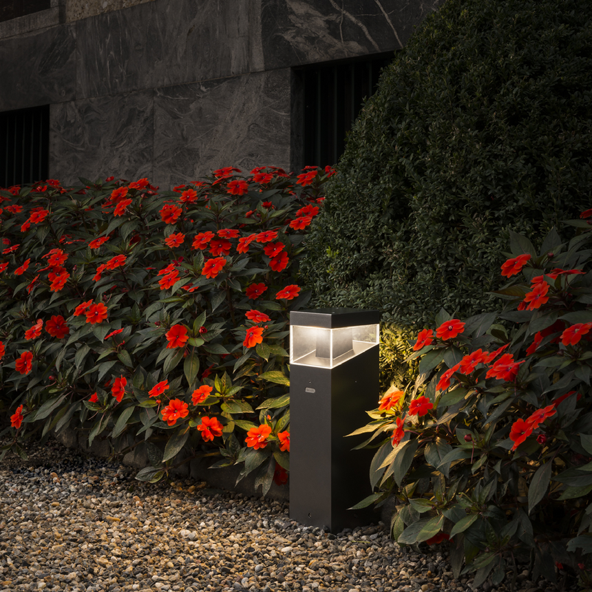 Extruded Aluminum Outdoor Floor Lamp | Artemide Tetragono | Italianfurniture.com
