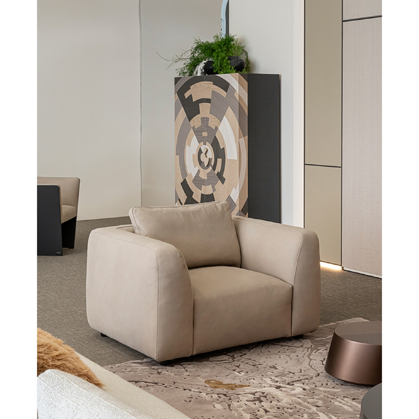 Chunky Upholstered Lounge Chair | Bizzotto Italia Kumo | Italianfurniture.com