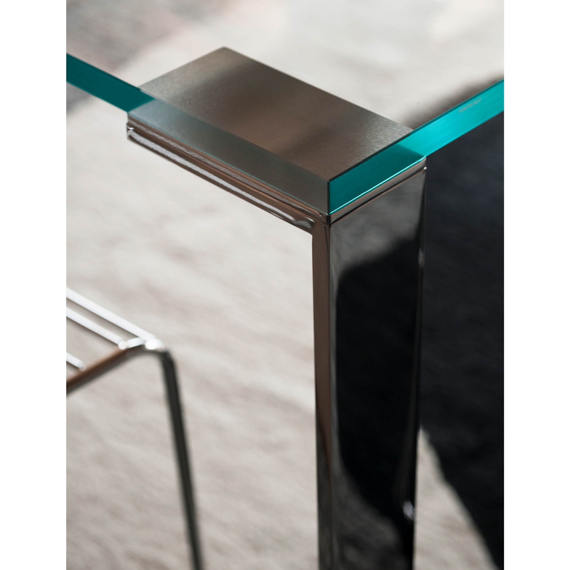 Contemporary Glass Top Low Table | Desalto Liko Glass | Italianfurniture.com