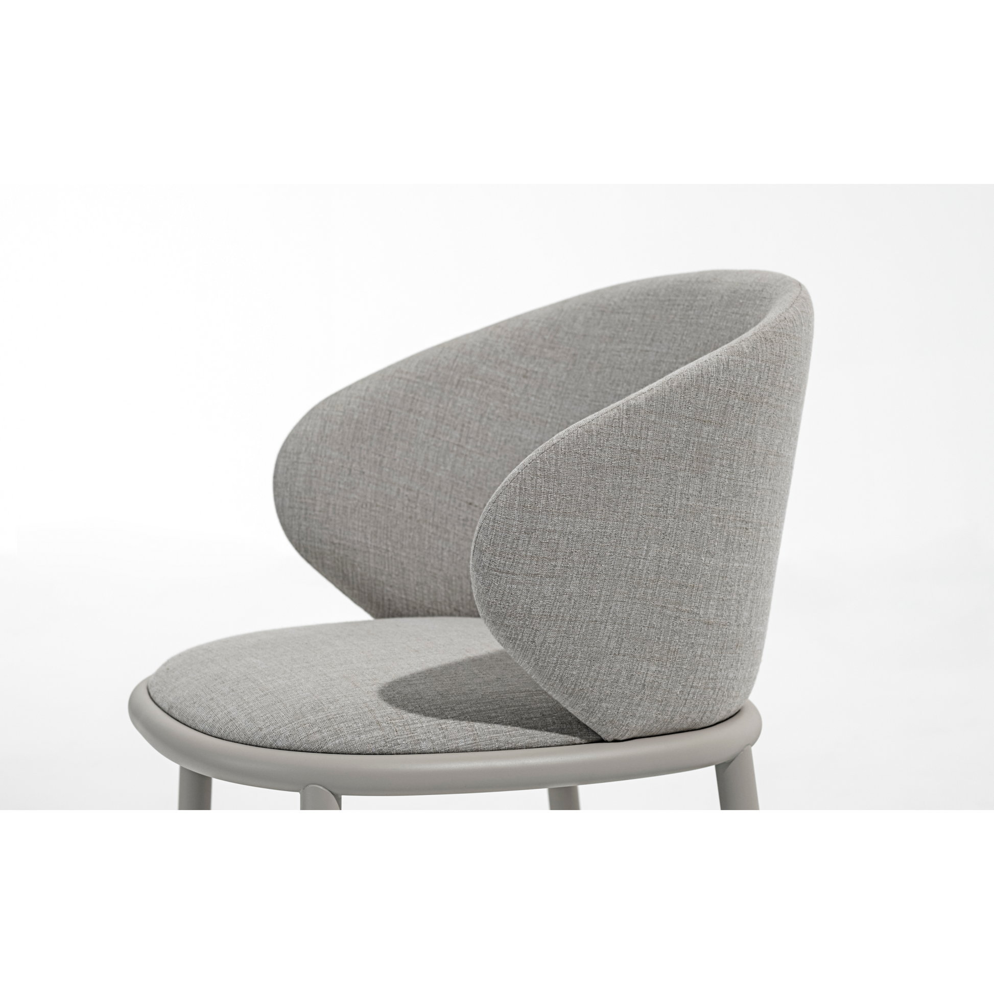 Contemporary Upholstered Chair | Desalto Mun | Italianfurniture.com