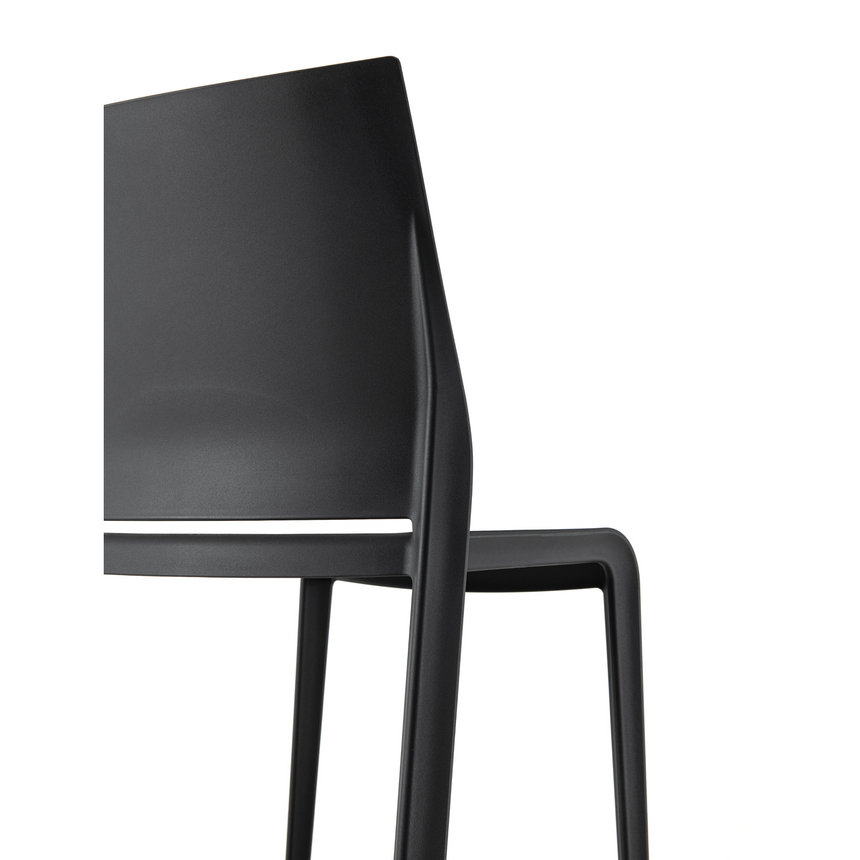 Molded Stackable Outdoor Dining Chair | Desalto Riga | Italianfurniture.com