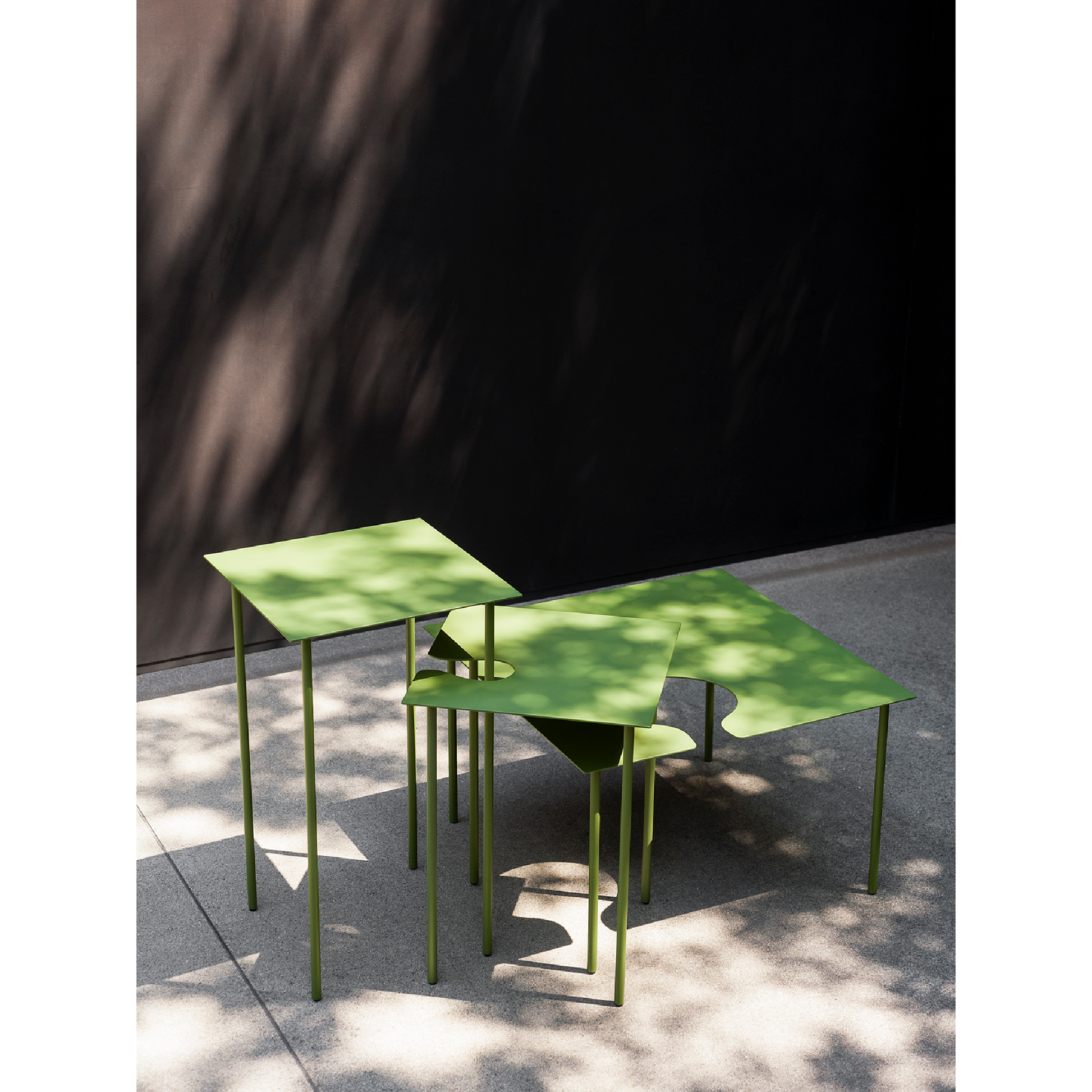 Cut-Out Metal Side Table | Desalto Softer than Steel | Italianfurniture.com