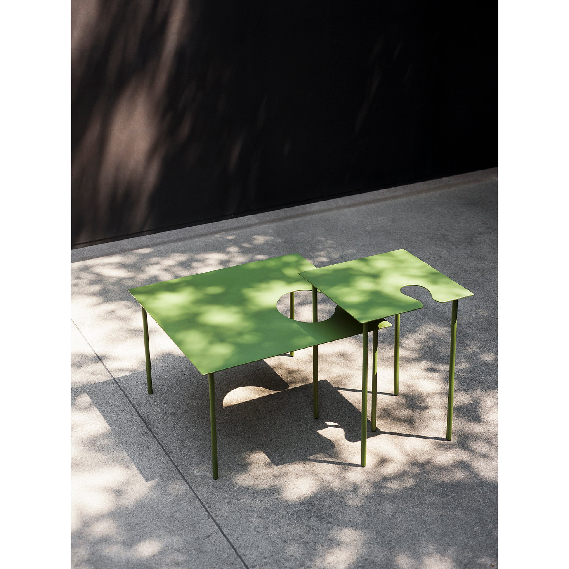 Cut-Out Metal Side Table | Desalto Softer than Steel | Italianfurniture.com