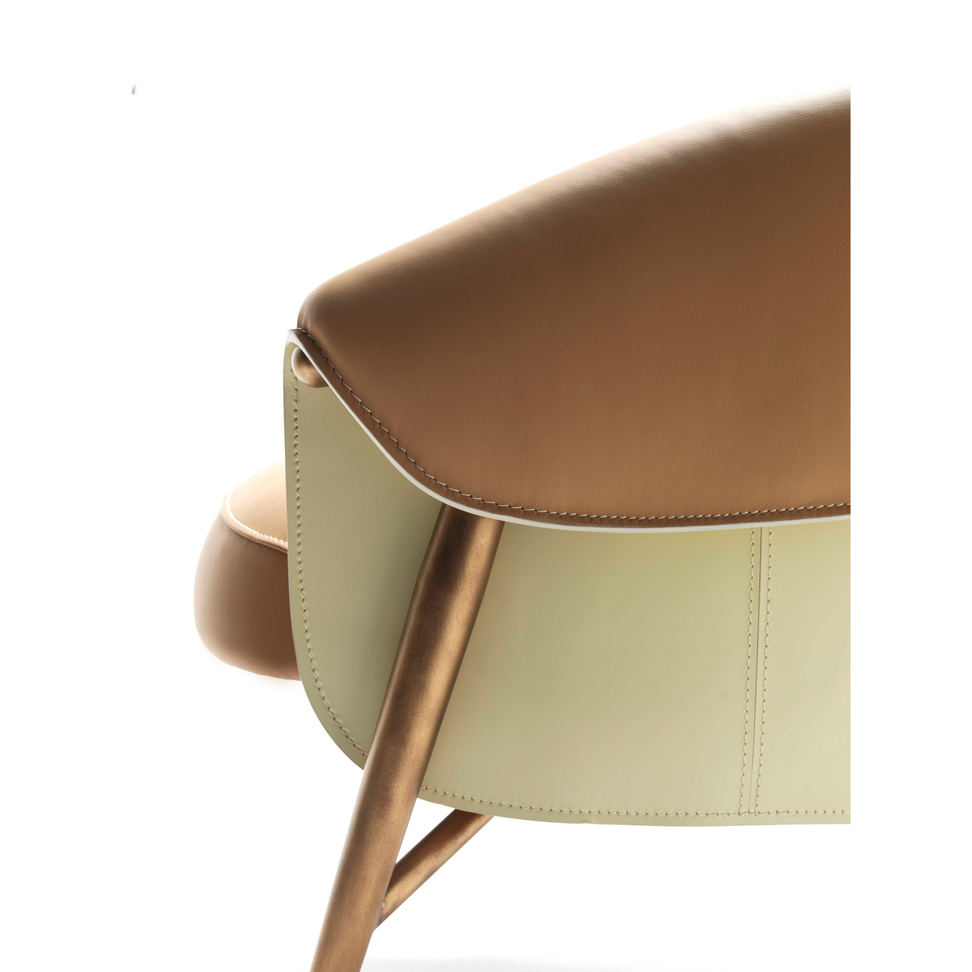 Curved Leather Lounge Chair | Fasem Montgomery | Italianfurniture.com