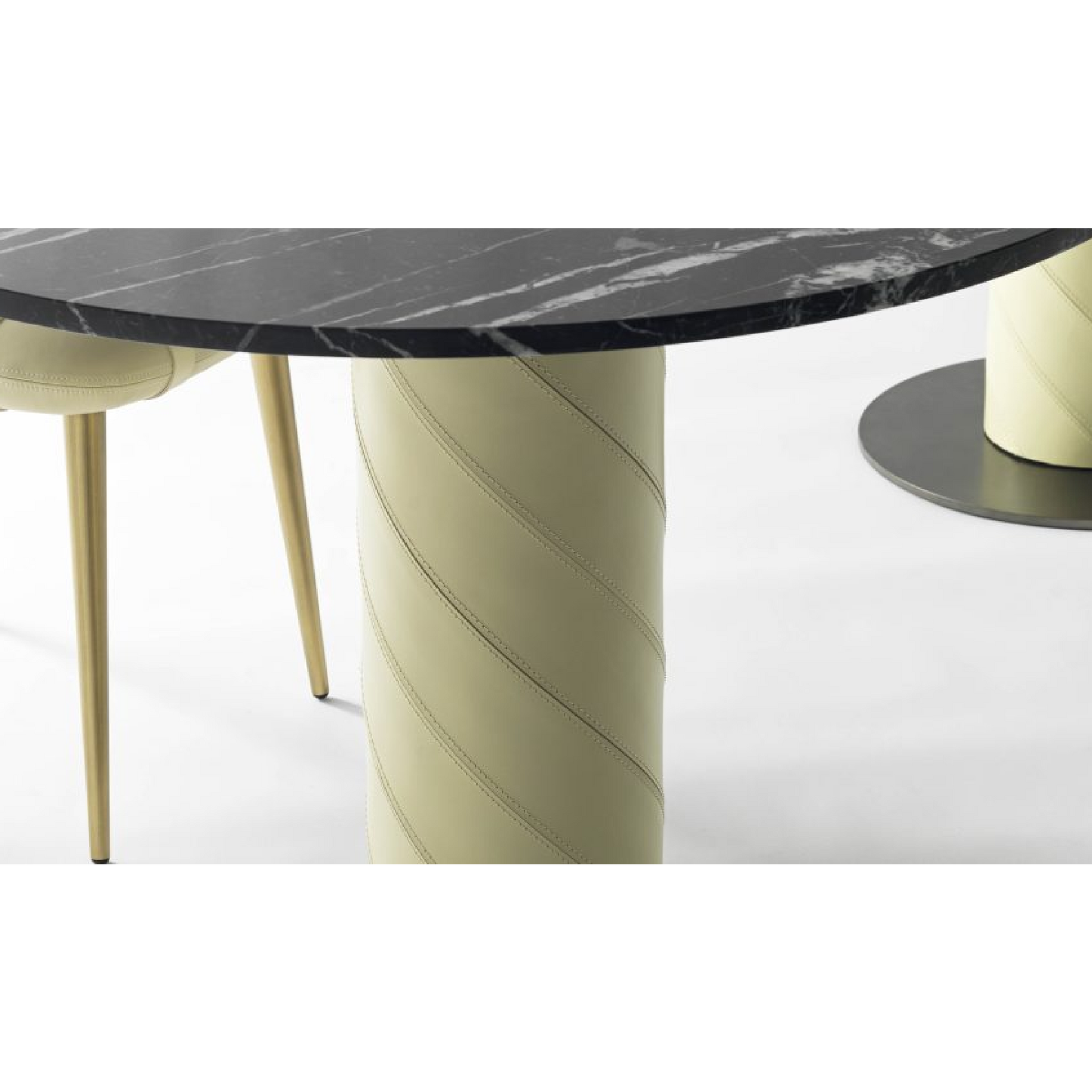 Oval Glass Dining Table | Fasem Rolling 2B | Italianfurniture.com