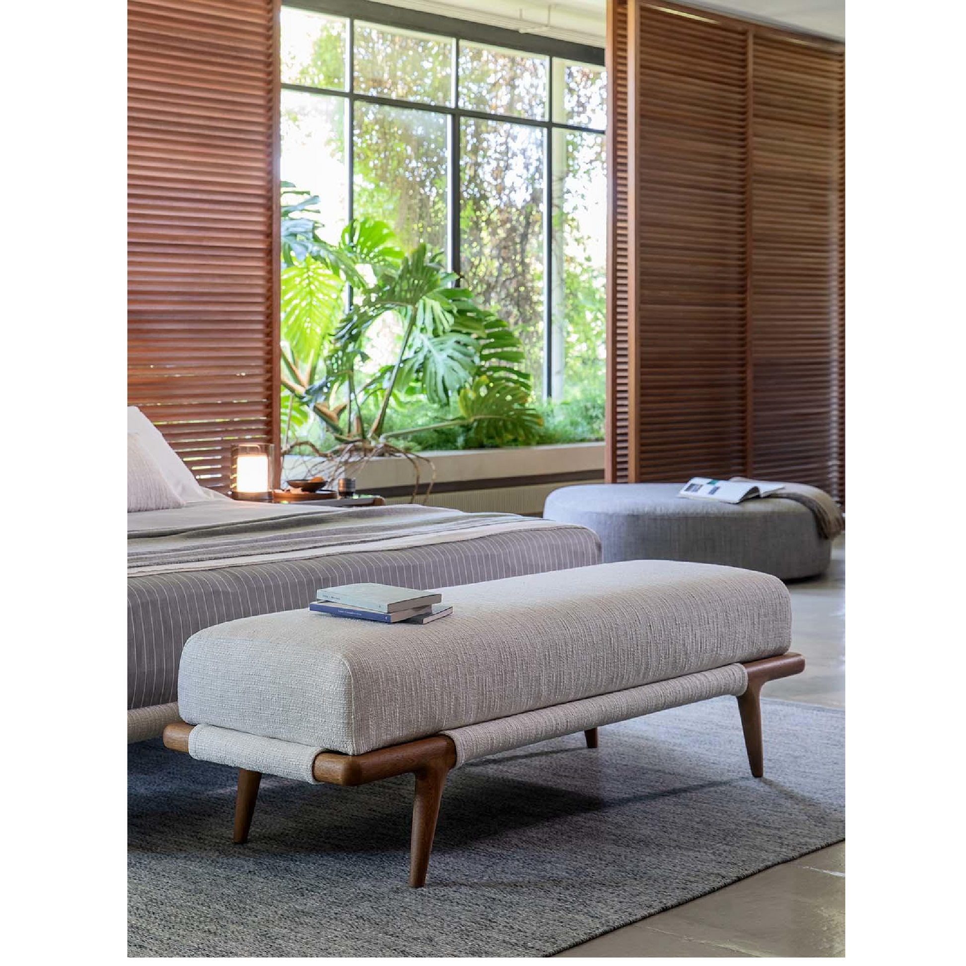 Curved Wooden Feet Bench | Flou Gaudí | Italianfurniture.com