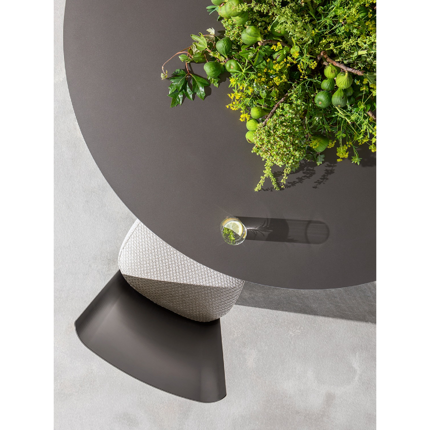 Two-Toned Metal Outdoor Chair | Flou Pierre Shell