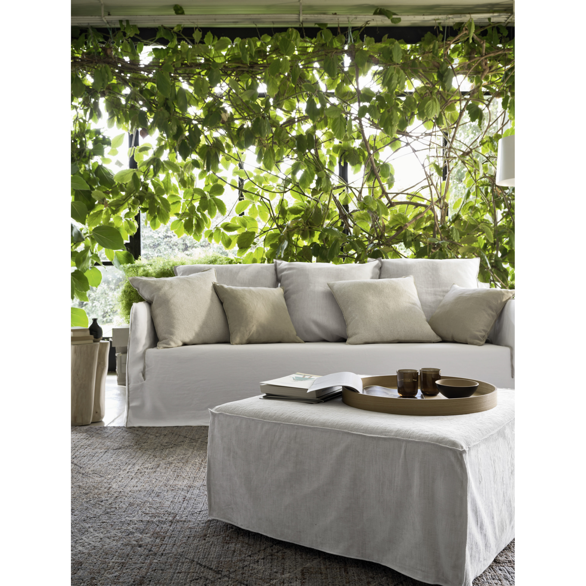 Natural White Lino Sofa | Gervasoni Ghost | ItalianFurniture.com
