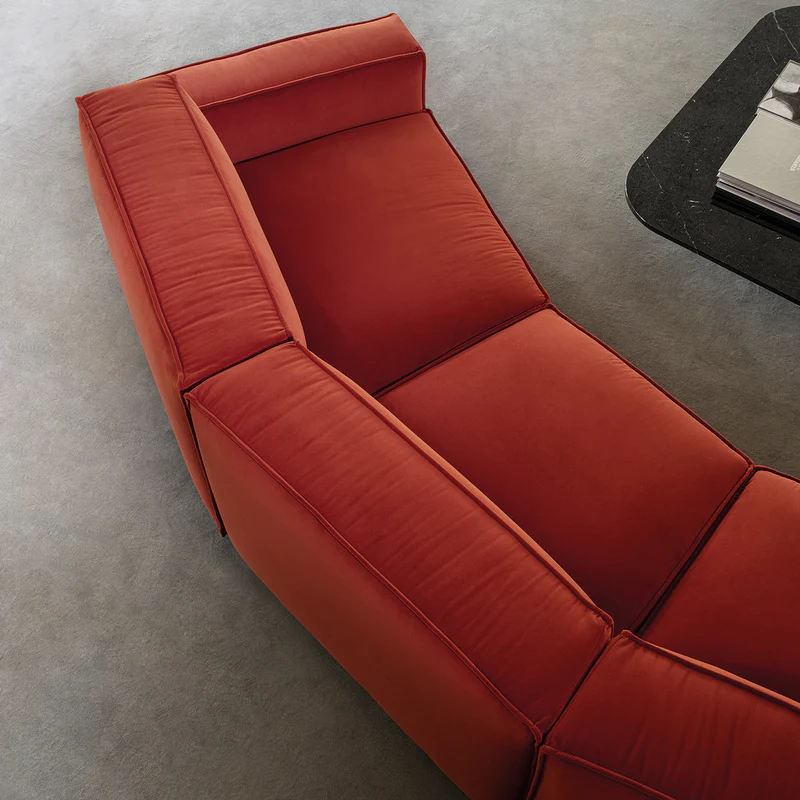 Piped Curve Sofa | Arflex Marechiaro
