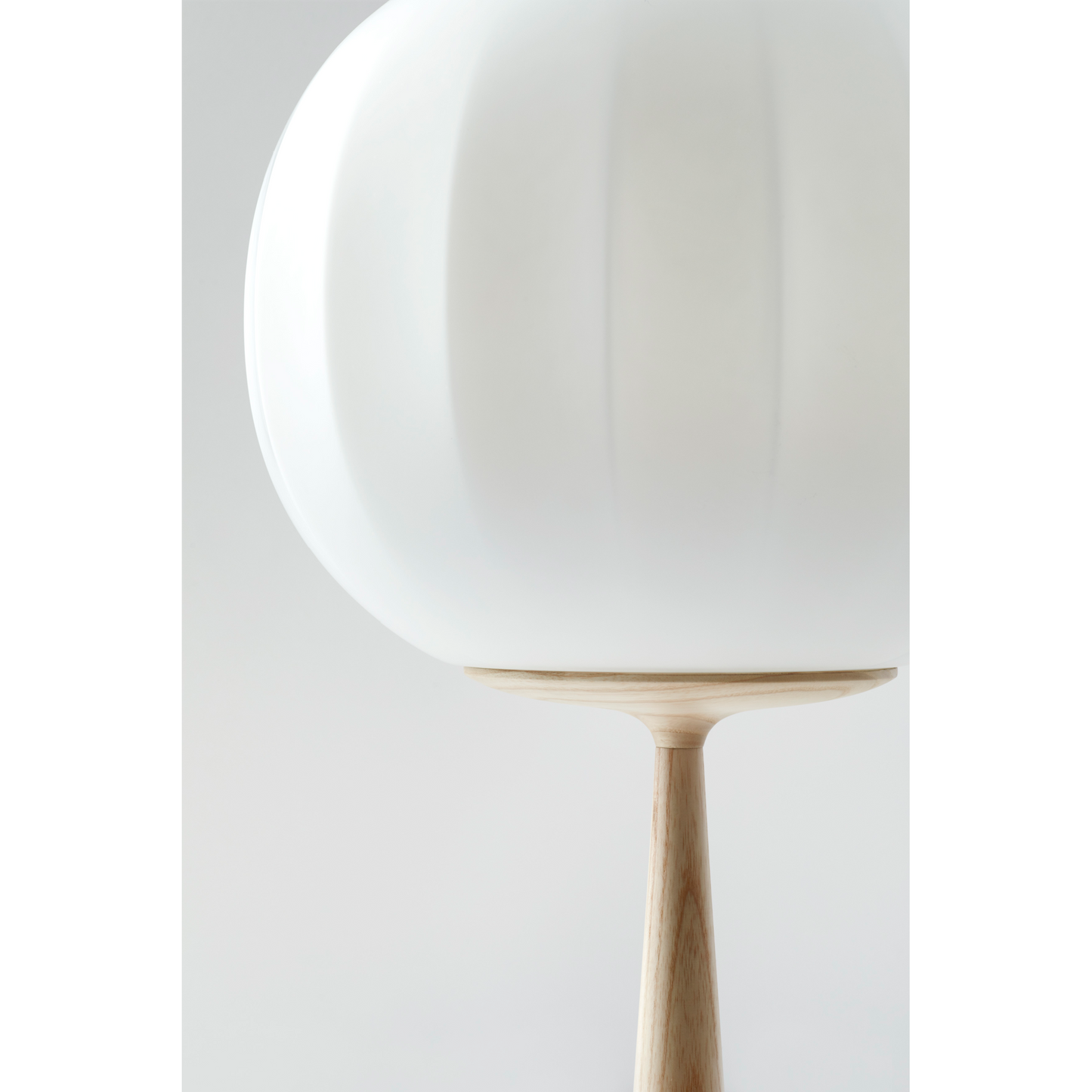 Stemmed Round Glass Table Lamp | Luceplan Lita | Italianfurniture.com