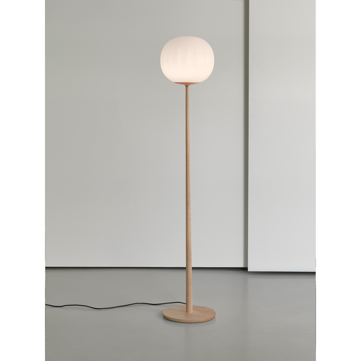 Round Blown Glass Floor Lamp | Luceplan Lita | Italianfurniture.com