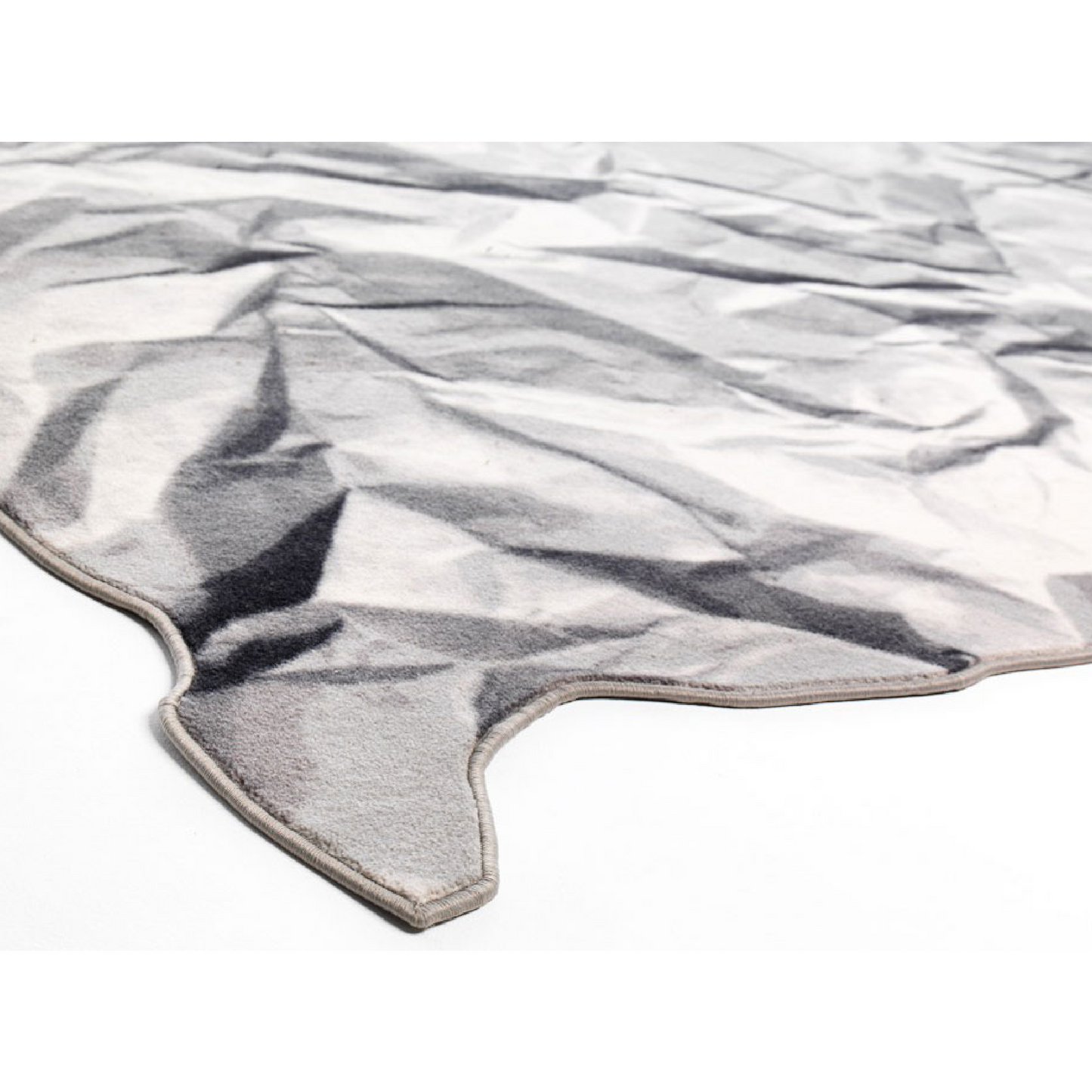 Gray Crumpled Rug 7' x 10' | Mogg Neversaid | italianfurniture.com