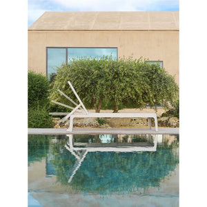 Stackable Fiberglass Outdoor Chaise Lounge | Nardi Plano
